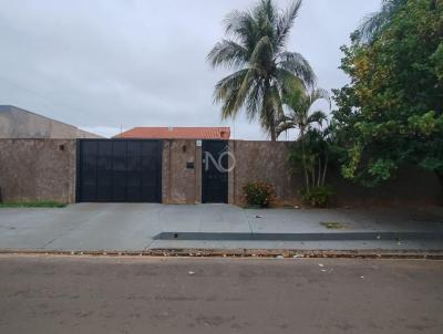 Casa Usada para Venda, em Tr�s Lagoas, bairro Jd das Paineiras, 3 dormit�rios, 3 banheiros, 1 su�te, 2 vagas